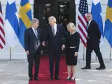 Joe Biden junto con Sauli Niinisto y Magdalena Andersson.