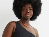 Así es el bañador de H&M negro con efecto moldeador