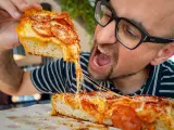 Pizza Detroit: masa gruesa y esponjosa, mucho queso y el sabor que tú quieras