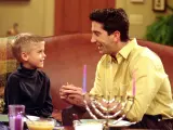 Dos millones de likes en 10 horas: El increíble nuevo aspecto de Cole Sprouse, el hijo de Ross en ‘Friends’