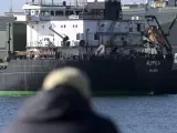 El mercante Finlandés Alppila a su llegada al puerto de A Coruña el 13 de junio de 2022.