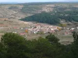 Las altas temperaturas de los meses estivales nos dejan con las ganas de escaparnos de las calurosas ciudades y huir a lugares más frescos. Y es que, mientras algunas personas optan por viajar a la costa para disfrutar de la playa, otras eligen lugares donde el calor no azota con tanta fuerza, y para ello no hay mejor destino que Griegos: el pueblo de España donde hace más frío en verano.