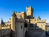 Durante los siglos XIII y XIV, se construy&oacute; el castillo de Olite, residencia de los reyes de Navarra. Sus instalaciones incluyen murallas de estilo g&oacute;tico franc&eacute;s, los aposentos de los monarcas y la capilla de San Jorge.