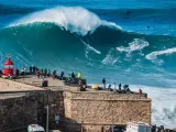 Olas gigantes en Nazaré.