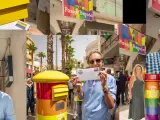 Correos rinde homenaje a la lucha por los derechos del colectivo LGTBI con el primer buzón de España vinilado de forma permanente con los colores de la bandera arcoíris, instalado a la entrada del Pasaje Begoña de Torremolinos (Málaga), con una placa que recuerda su declaración como 'Lugar de Memoria Histórica y Cuna de los derechos y libertades LGTBI' en 2019.