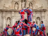 Este municipio ubicado en Valencia celebra a principio de septiembre las Fiestas de la Mare de Déu de la Salud, donde en la llamada 'Processoneta del Matí', los miembros de la Muixeranga de Algemesí construyen torres humanas vestidos con los trajes típicos.