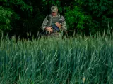 Un soldado ucraniano, cerca del frente en la región de Zaporiyia, Ucrania.