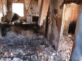 Interior de una casa calcinada por el incendio de Pont de Vilamara.