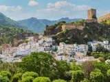 El pueblo de Cazorla y su castillo de Yedra.