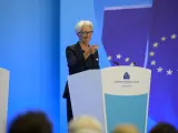 Christine Lagarde comparece tras la primera subida de tipos desde 2011.