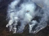 Vista del incendio en la pedanía de Montes de Valdueza en el municipio de Ponferrada.