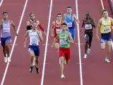 Mariano García (en el centro), en la semifinal de 800 metros de los Mundiales de Atletismo de Eugene (Oregón, EE UU).
