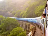 Viajar en tren permite admirar mejor los paisajes y llegar al centro de la ciudad con m&aacute;s facilidad.