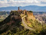 As&iacute; es el pueblo italiano que se cae de un acantilado por la erosi&oacute;n