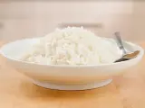 Cuenco de arroz blanco.