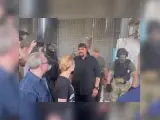 El actor estadounidense Steven Seagal ha viajado hasta un campo de prisioneros ruso en la ciudad de Olenivka, en Ucrania, para mostrar su apoyo al presidente de Rusia, Vladimir Putin, , pese a que tenía prohibida la entrada en el país desde 2017.
