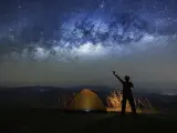 La V&iacute;a L&aacute;ctea vista desde una monta&ntilde;a en Tailandia.