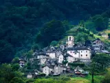 Así es el pueblo abandonado en las montañas de Suiza que se ha transformado en un hotel