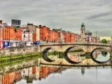 Vista del puente Mellows en Dubl&iacute;n, Irlanda