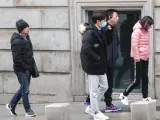 Un grupo de turistas asiáticos visitan Madrid, en una imagen de archivo.