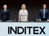 La presidenta de Inditex, Marta Ortega y el consejero Oscar García Maceiras en la Junta General de Accionistas de la compañía.