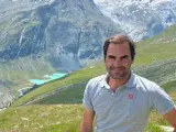 Roger Federer haciendo senderismo cerca de su casa de Graub&uuml;nden.