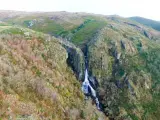 El parque natural que comparten España y Portugal: cascadas, increíbles piscinas naturales y playas fluviales