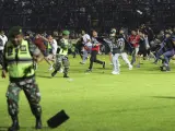 Momento de la invasión del estadio en Java.