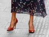 La reina Letizia ha combinado su vestido con unos zapatos de salón rojos