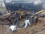 Investigadores en la zona donde el impacto de un misil causó dos muertos, en la localidad polaca de Przewodow, junto a la frontera con Ucrania.