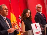 La presidenta de la Comunidad de Madrid, Isabel Díaz Ayuso, junto al Vicepresidente, y consejero de Educación, y el de Sanidad.