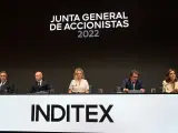 Óscar García Maceiras junto a la presidenta de Inditex, Marta Ortega Pérez.