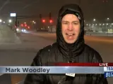 Mark Woodley, reportero informando sobre la tormenta helada en EE UU.