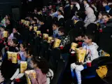 Niños disfrutando del estreno de 'El Gato con Botas 2'.