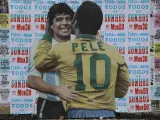 Un mural con la imagen de Diego Maradona y Pelé en Sao Paulo.