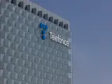 Fachada de la sede de la multinacional española Telefónica, situada en la Ronda de la Comunicación.