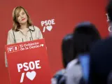 La portavoz del PSOE, Pilar Alegría, en rueda de prensa este lunes.