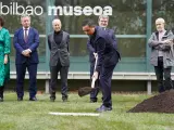 El presidente de BBK, Xabier Sagredo Ormaza, en las obras del proyecto de ampliación del Museo de Bellas Artes de Bilbao.