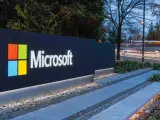 Microsoft planea invertir 9.300 millones en la firma que creó ChatGPT .