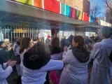 Encierro en una asociación de los médicos y pediatras de Atención Primaria de la Sanidad Pública en Madrid.