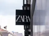 Un cartel de una tienda Zara.