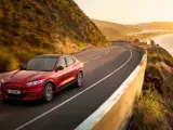 Ford responde a Tesla y rebaja el precio de su coche eléctrico Mustang Mach-E.