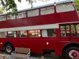 Compra un autobús y lo convierte en el hospedaje más exitoso de Airbnb