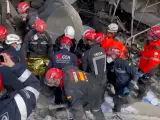 Bomberos de Madrid rescatan con vida a un hombre de 65 a&ntilde;os en Turqu&iacute;a