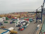 El tráfico portuario de mercancías sigue en caída lastrada por los contenedores