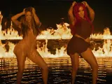 Shakira y Karol G, en el videoclip de 'TQG'.