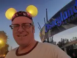 Jeff Reitz, en una de sus visitas diarias a Disneyland.