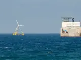 Prototipo de aerogenerador flotante que se prueba en el campo marino de ensayos de la Plataforma Oceánica de Canarias.