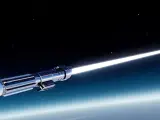 La nueva espada láser que han creado desde Disney para sus parques temáticos se ilumina y hace el ruido que se escucha en Star Wars al desenvainarla.
