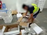 Seis detenidos tras intervenir 469 kilos de droga ocultos entre cajas de productos cárnicos.